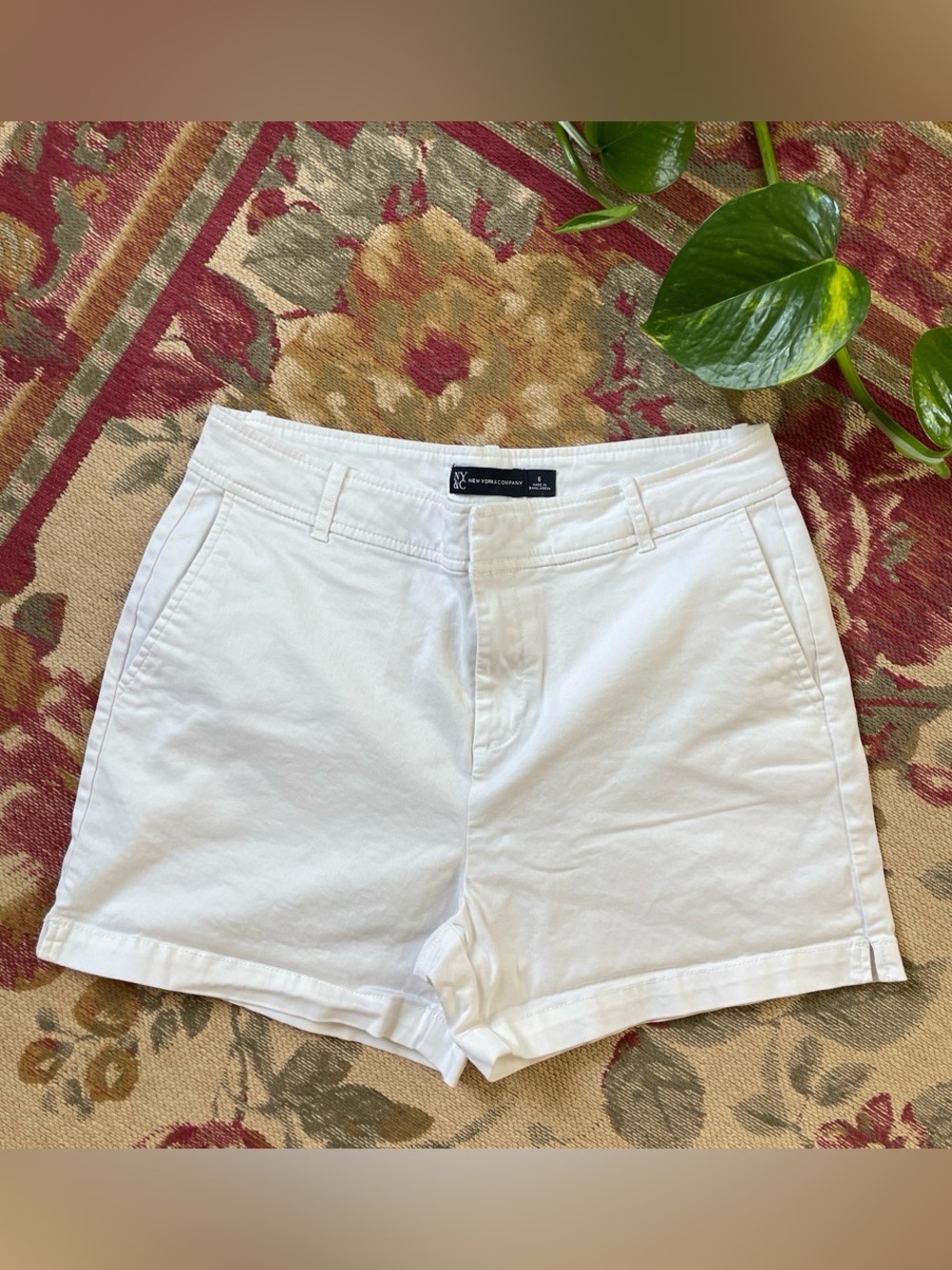 New York & Company Classic White Women's Cotton Shorts